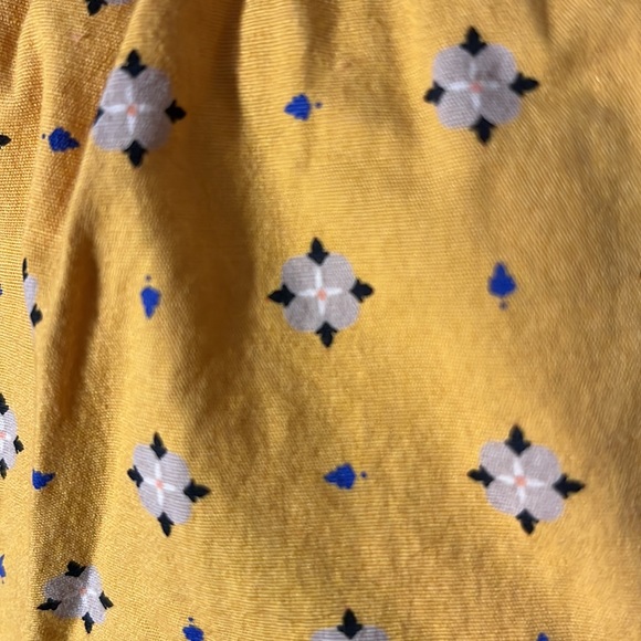 Worthington Size M women’s sleeveless top. Yellow with button on back. - Picture 3 of 8